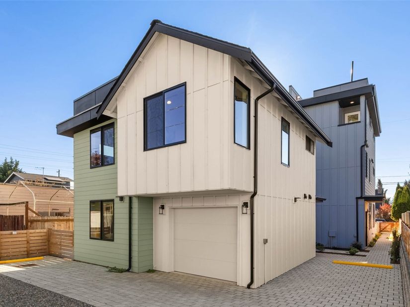 516 N 102nd Street, Seattle WA 98133