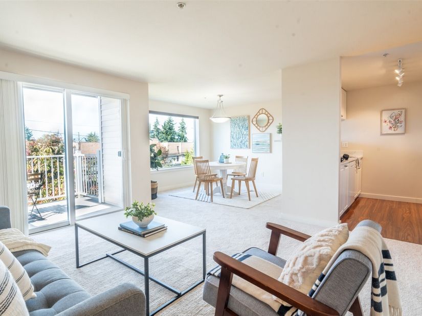 10744 Greenwood Avenue N 302, Seattle WA 98133