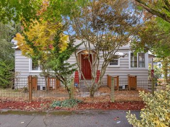 8 W Fulton Street