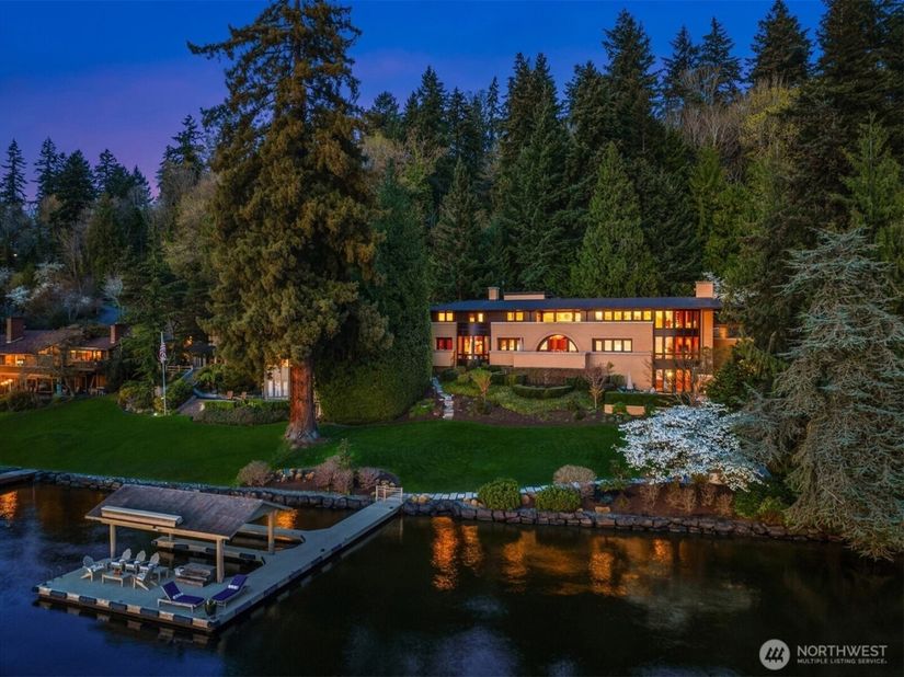 415 Shoreland Drive SE, Bellevue WA 98004