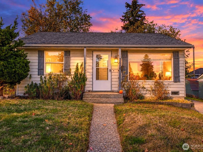 3016 SW Roxbury Street, Seattle WA 98126