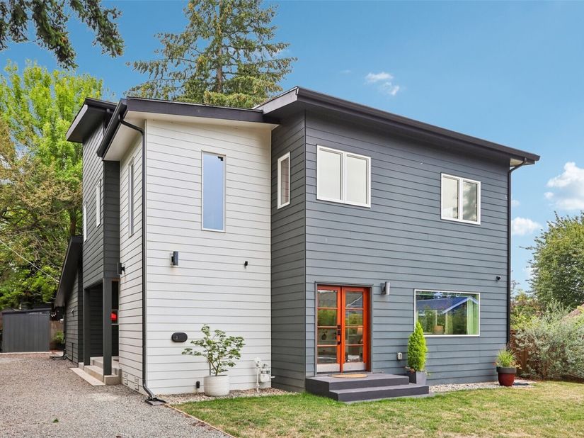 10030 37th Avenue SW, Seattle WA 98146