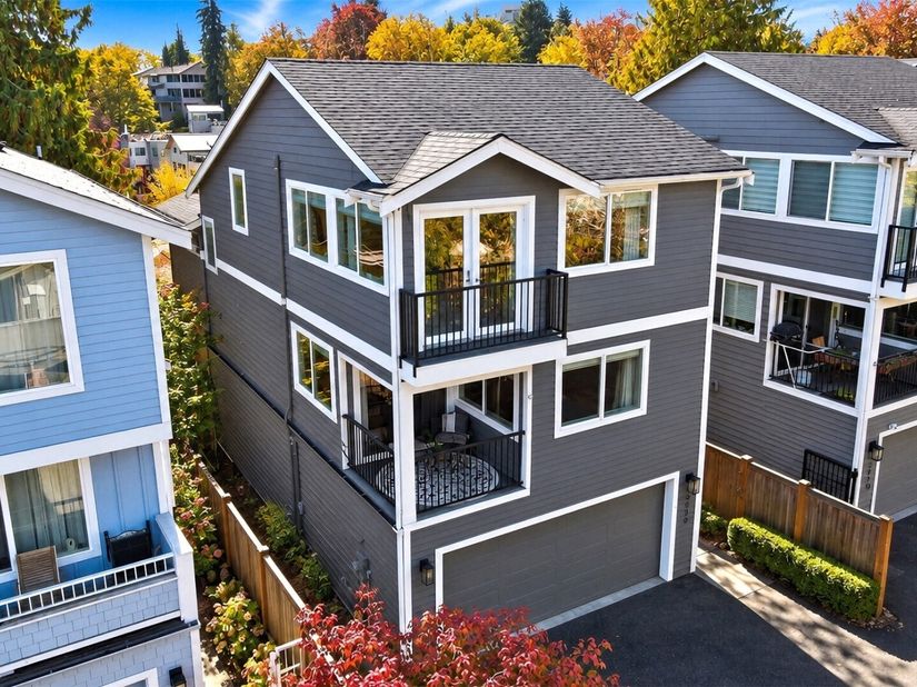 3414 33rd Avenue SW, Seattle WA 98126
