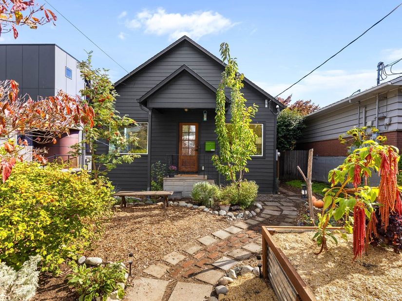 4430 29th Avenue W, Seattle WA 98199