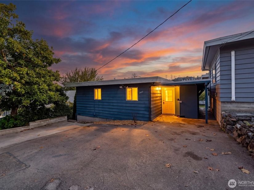 1404 Whitworth Avenue S, Renton WA 98055