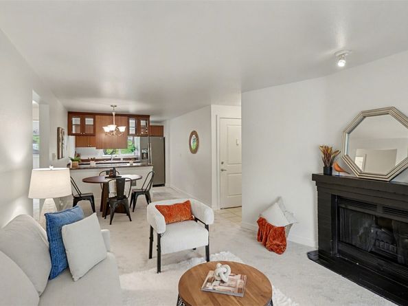 14210 NE 181st Place M102, Woodinville WA 98072