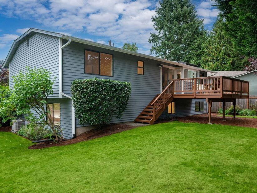 10026 NE 140th St, Kirkland WA 98034