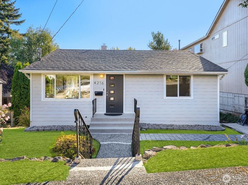 4216 27th Avenue W, Seattle WA 98199