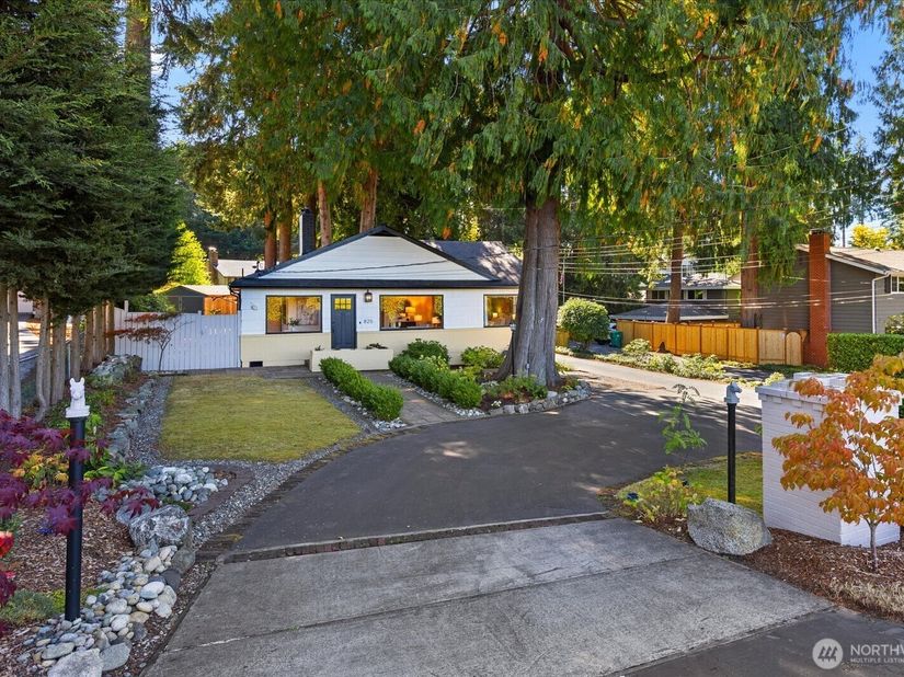 825 NW 180th Street, Shoreline WA 98177