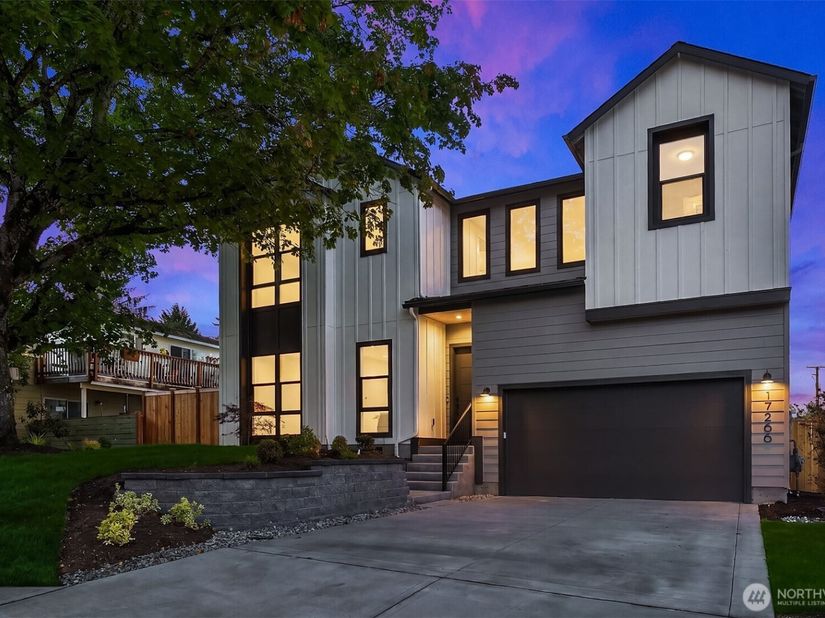 17266 NE 18th Place, Bellevue WA 98008