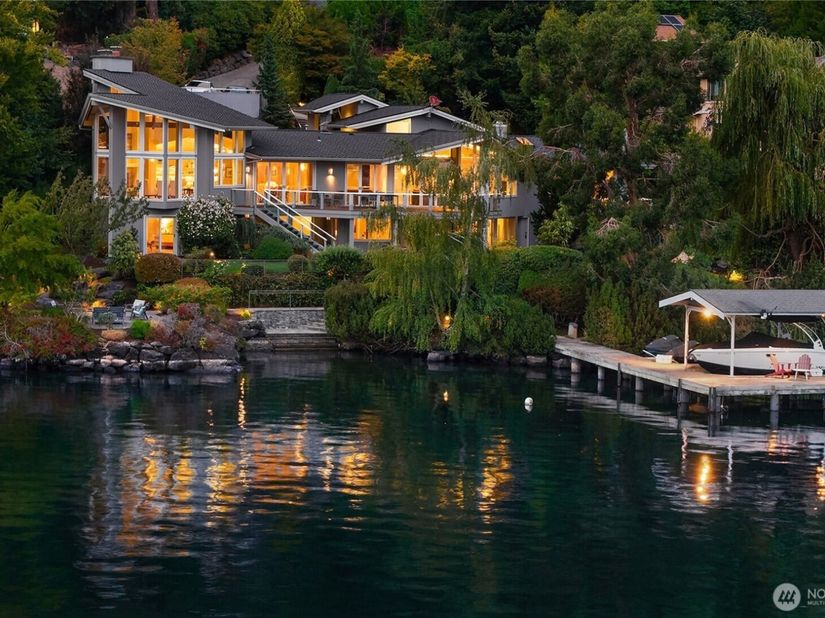 8493 W Mercer Way, Mercer Island WA 98040
