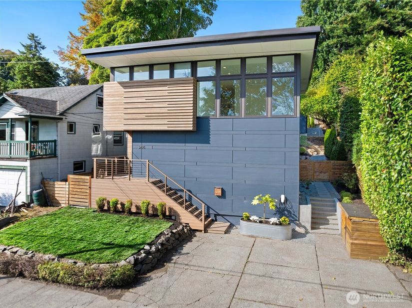 2825 22nd Avenue W, Seattle WA 98199