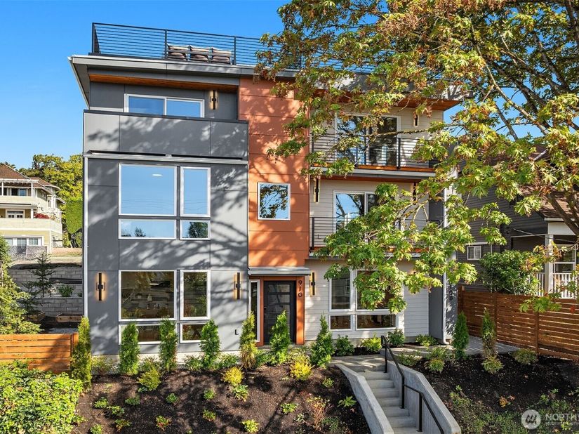 910 29th Avenue, Seattle WA 98122