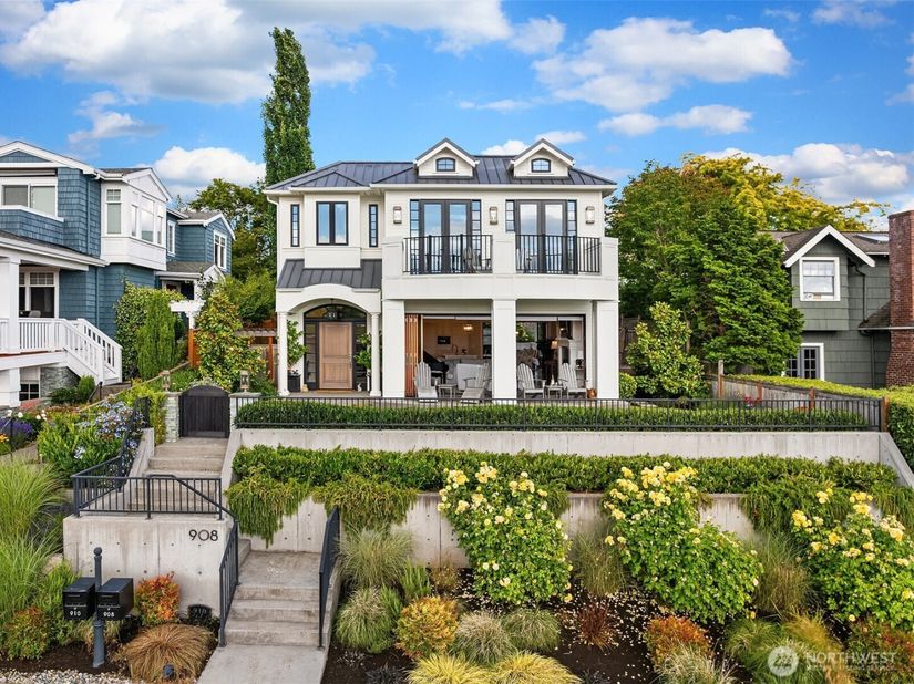 908 1st Street, Kirkland WA 98033