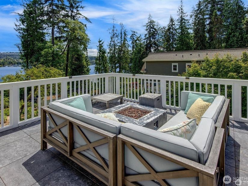 9950 SE 39th Street, Mercer Island WA 98040