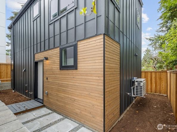 1214 NE 100th Street, Seattle WA 98125
