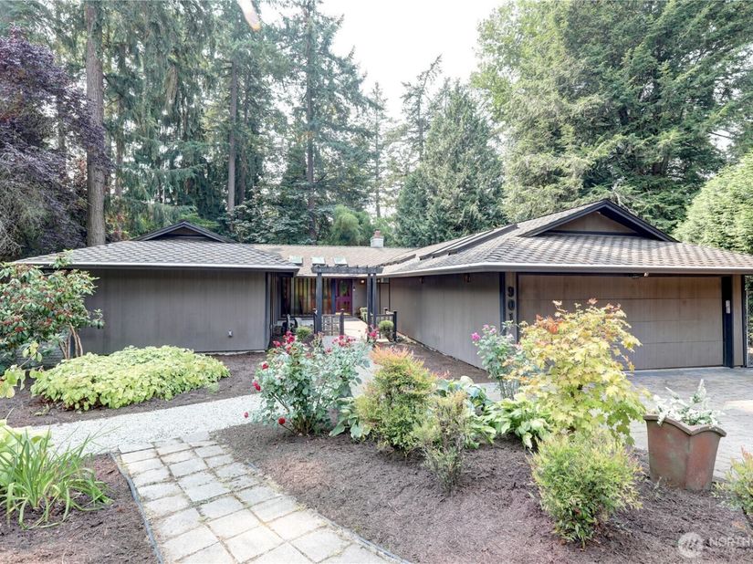 901 129th Place NE, Bellevue WA 98005