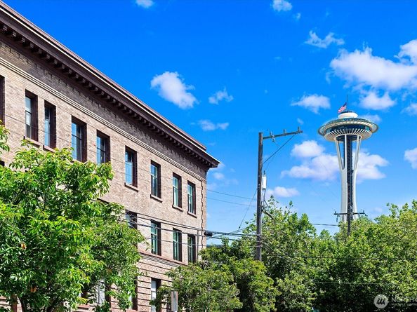 22 John Street C, Seattle WA 98109