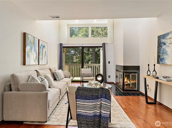 10819 NE 37th Place 332, Bellevue WA 98004