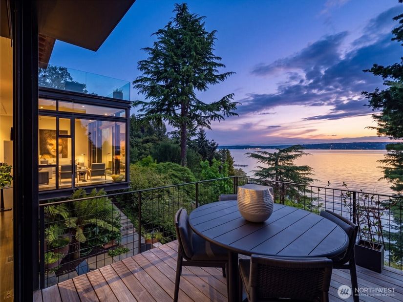 3310 E Laurelhurst Drive NE, Seattle WA 98105