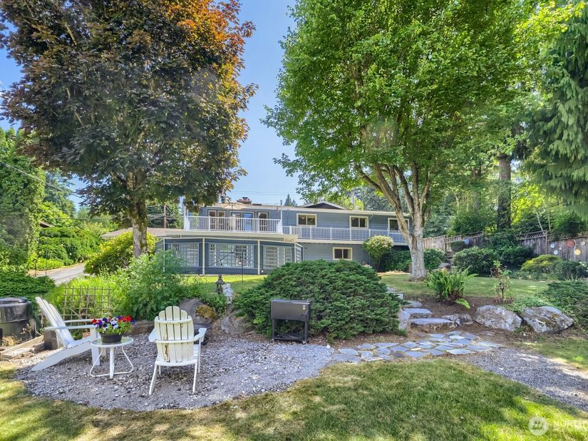 6332 NE 196th Street, Kenmore WA 98028