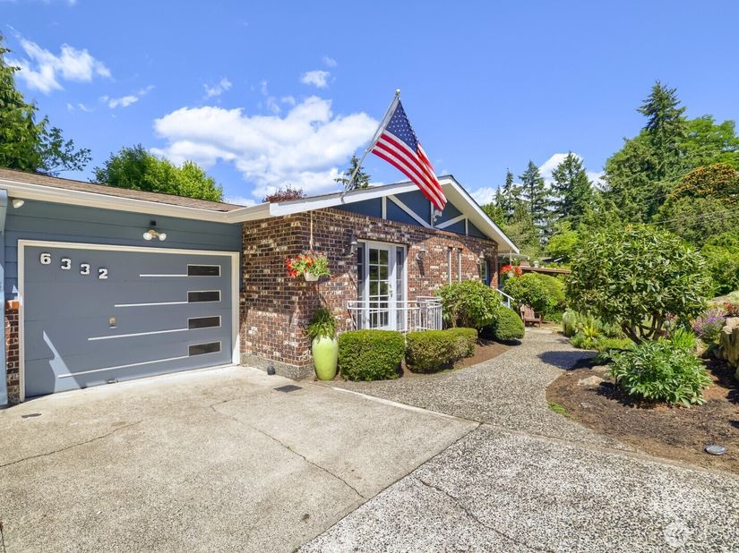 6332 NE 196th Street, Kenmore WA 98028