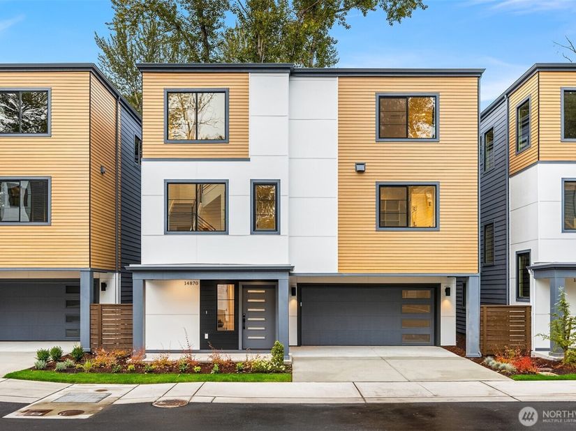 14892 HS#7 NE 2nd Court, Bellevue WA 98007