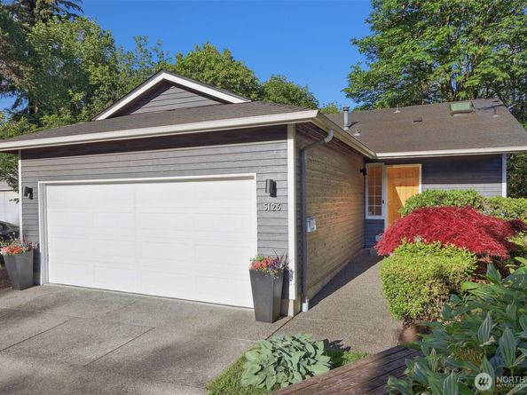 5126 S Garden Loop Road 11, Seattle WA 98118