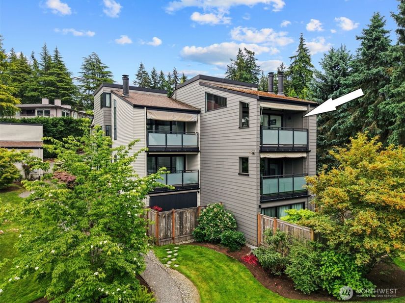 11226 NE 68th Street E, Kirkland WA 98033