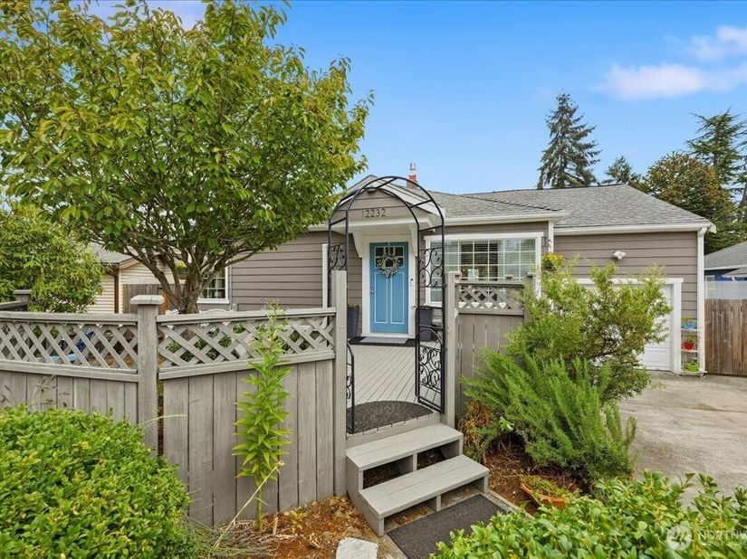 12232 Fremont Avenue N, Seattle WA 98133