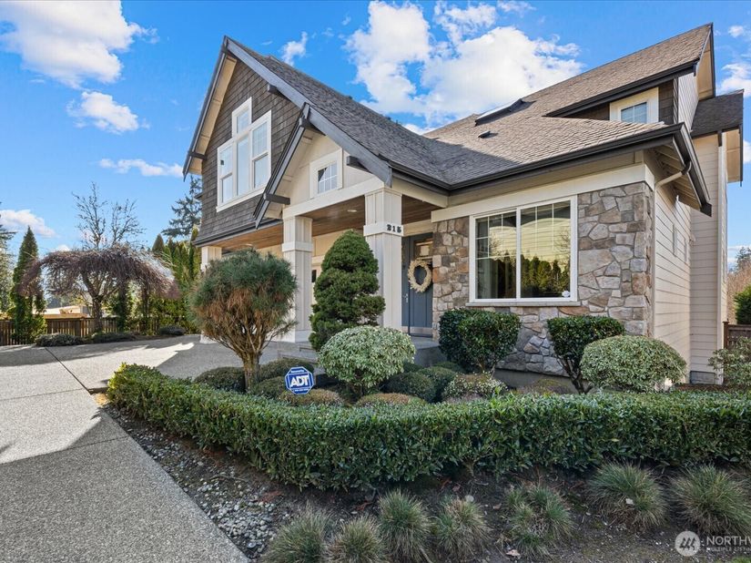 215 Ilwaco Place SE, Renton WA 98059