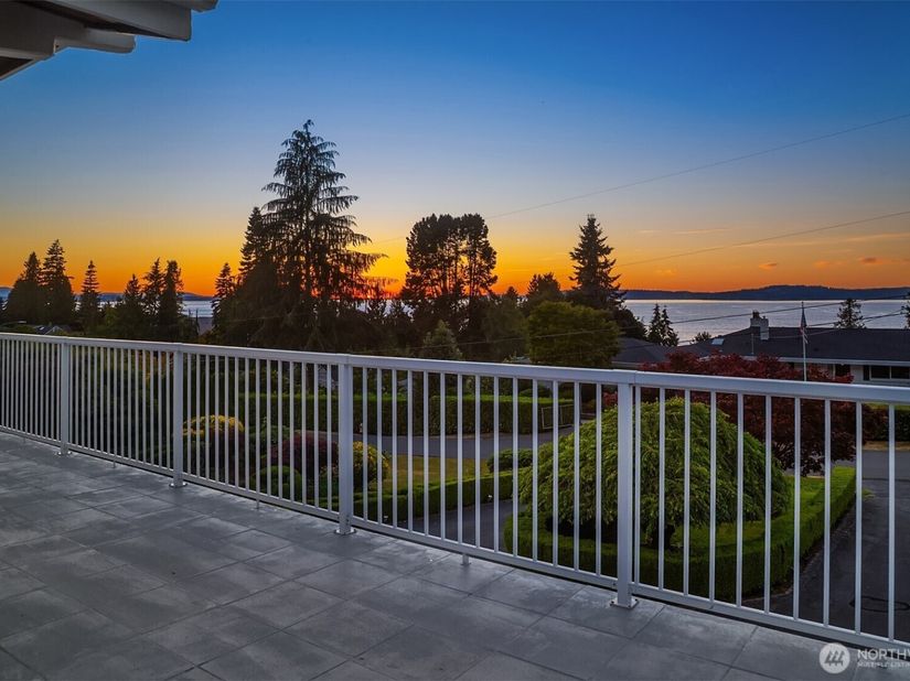 8308 Frederick Place, Edmonds WA 98026