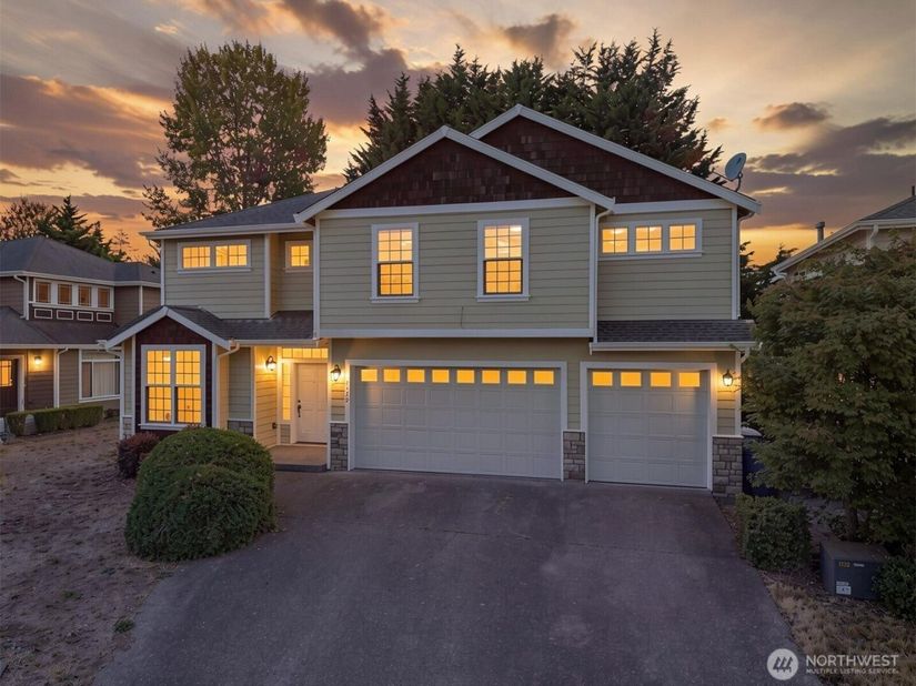 4129 NE 9th Place, Renton WA 98059