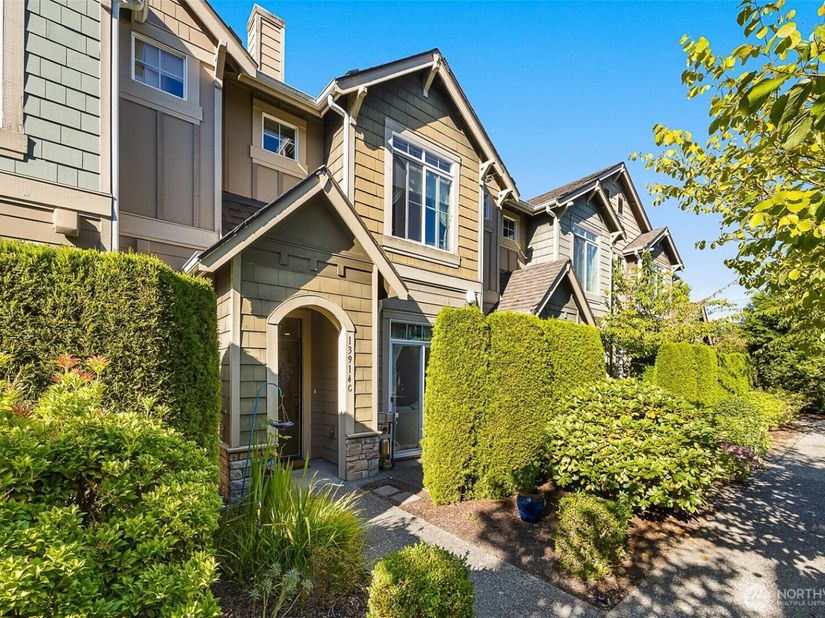 13914 North Pointe Circle C, Mill Creek WA 98012