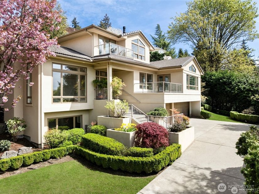 8144 W Mercer Way, Mercer Island WA 98040
