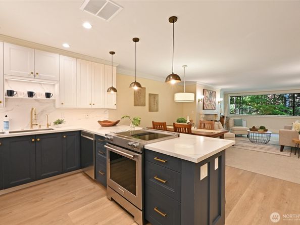 5858 NE Parkpoint Drive F203, Seattle WA 98115