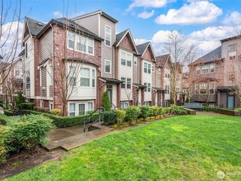 1321 Greenwish Walk NE