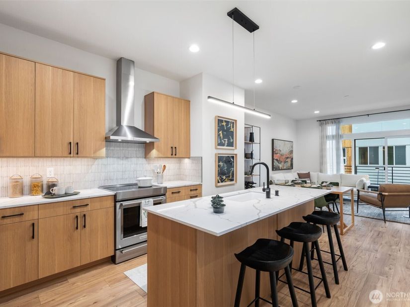 1152 129th Court NE, Bellevue WA 98005