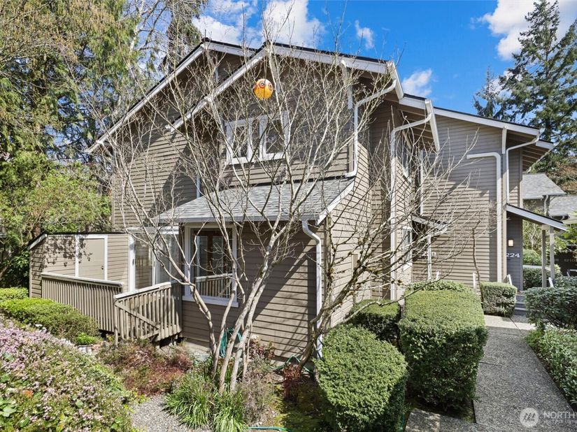 1230 101st Place NE 1230, Bellevue WA 98004
