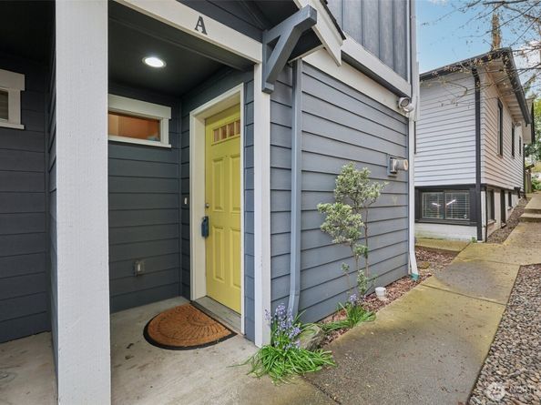 9047 17th Avenue SW A, Seattle WA 98106
