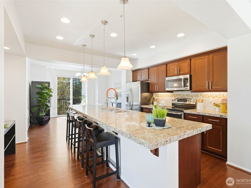 10175 156th Court NE 105, Redmond WA 98052