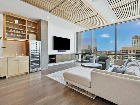 2200  Victory Avenue  2107, Dallas Texas 75219