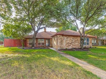 806  Pebblecreek Drive 