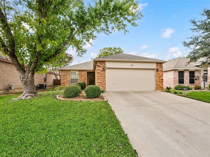 1321  Pine Ridge Road , Roanoke Texas 76262