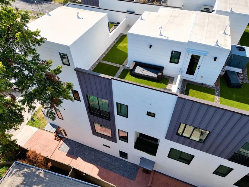 2450 N Garrett Avenue  17, Dallas Texas 75206