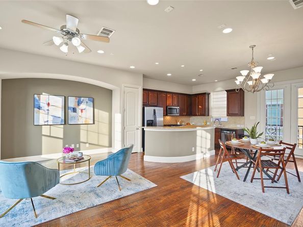 6748  Plaza Via  , Irving Texas 75039