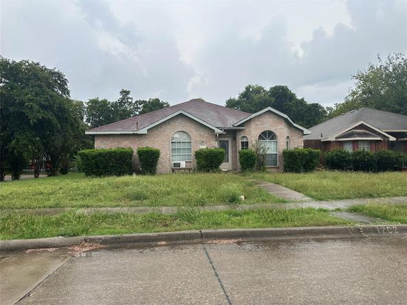 1202  Nancy Lane , Lancaster Texas 75134