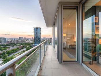 2900  McKinnon Street 