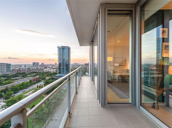 2900  McKinnon Street  1503, Dallas Texas 75201