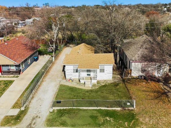 953 E Lowden Street , Fort Worth Texas 76104